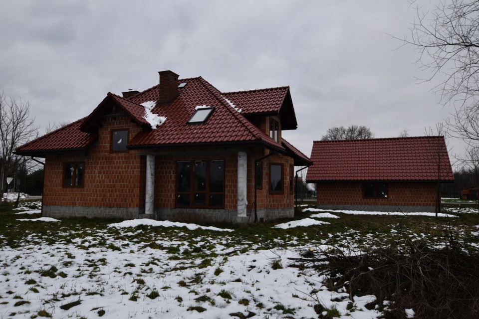 Dom wolnostojący w Łukawcu z dużym ogrodem - zdjęcie 7