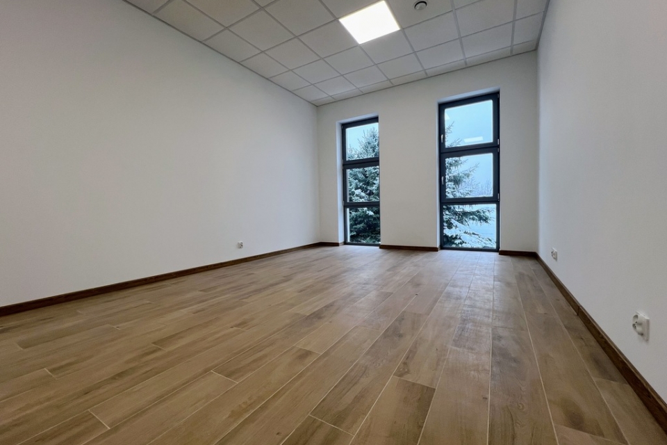 Lokal usługowo-biurowy 32 m2 Zwięczyca - zdjęcie 1